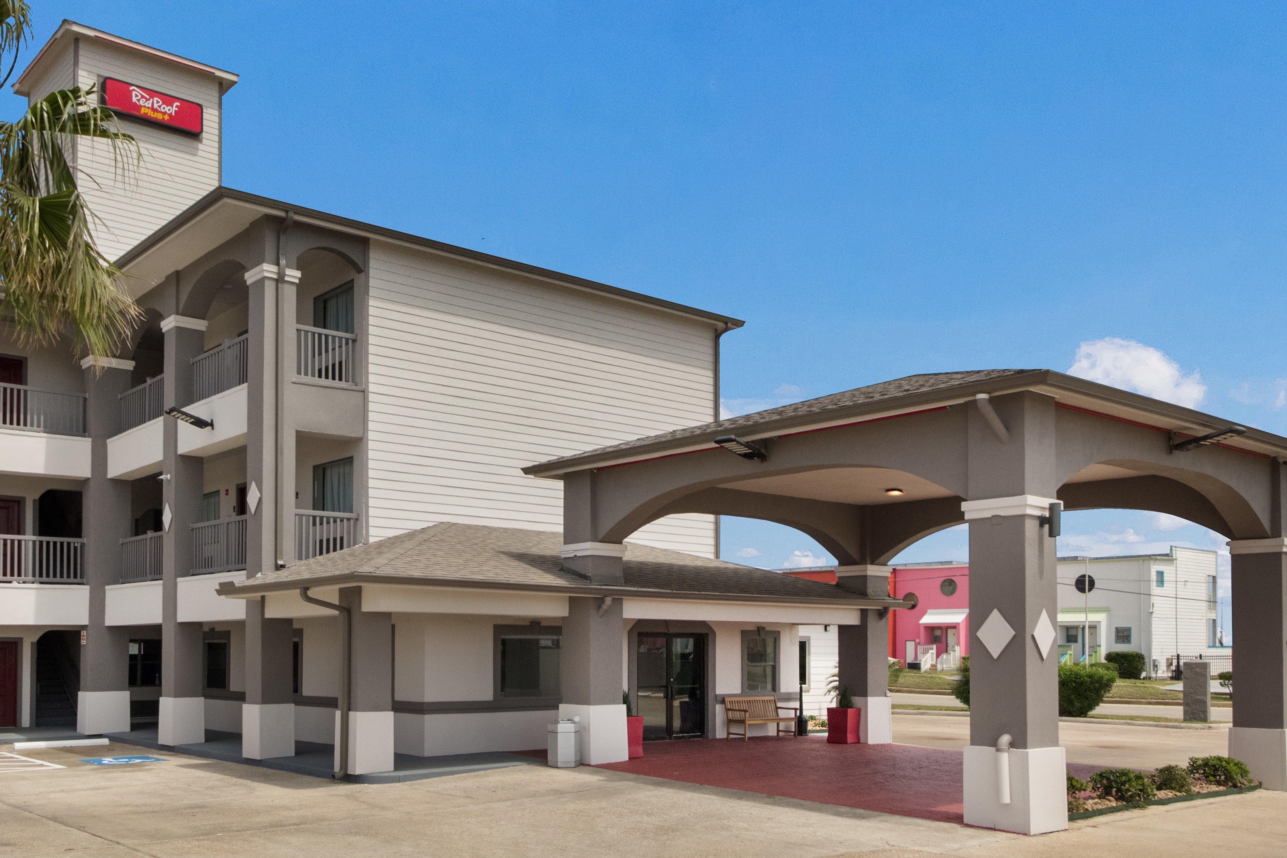 Red Roof Inn Plus + Galveston - Beachfront Exteriör bild