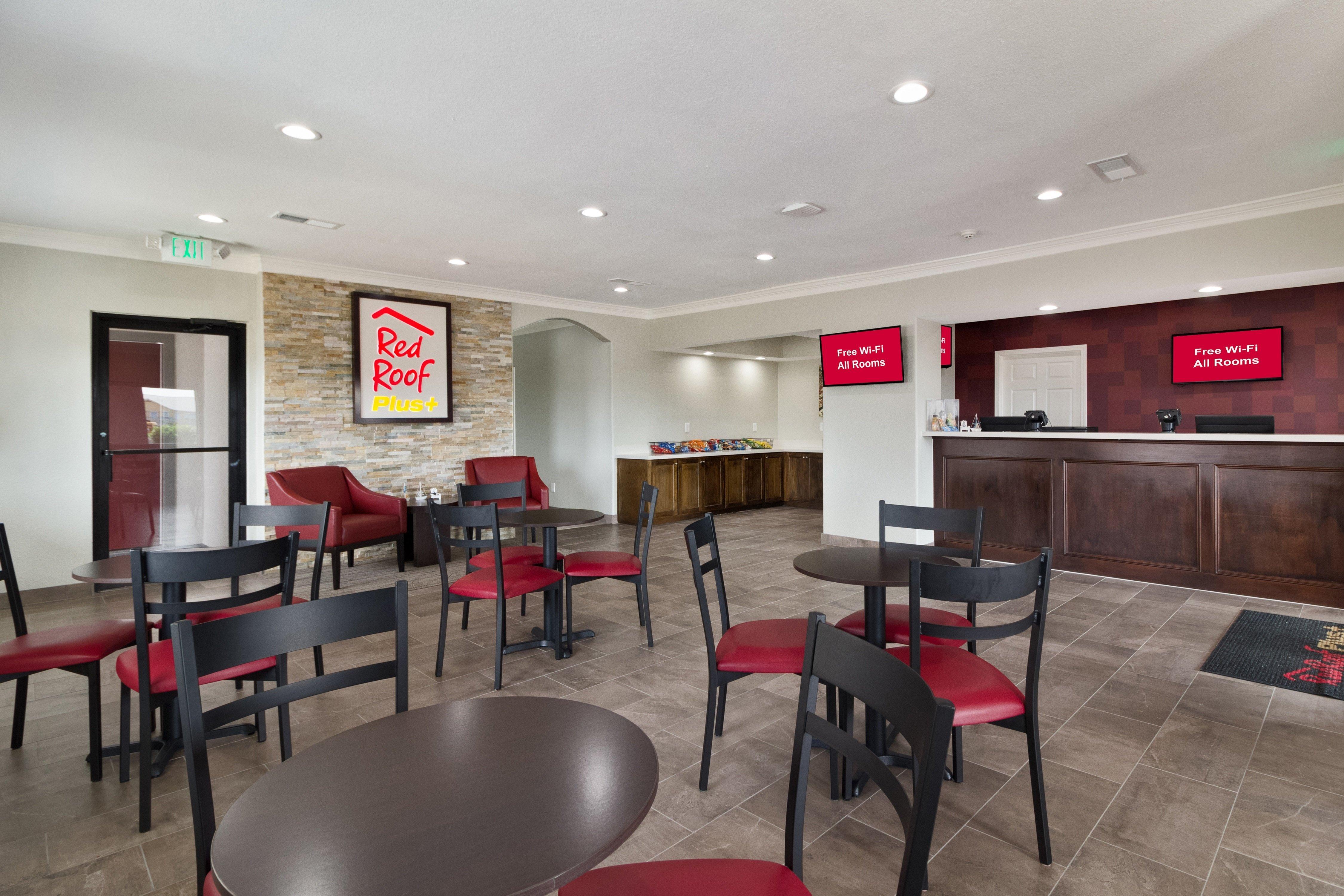 Red Roof Inn Plus + Galveston - Beachfront Exteriör bild