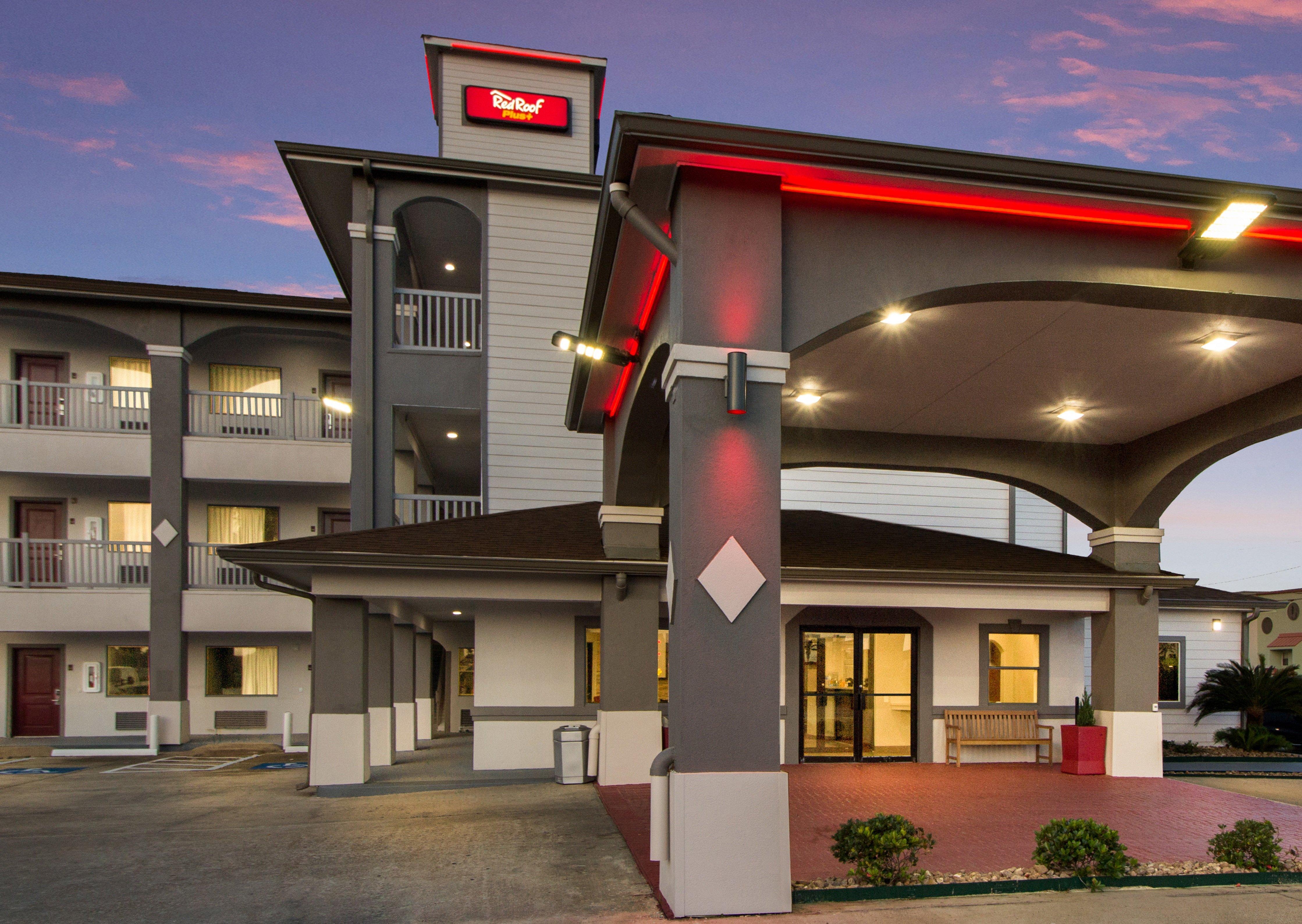 Red Roof Inn Plus + Galveston - Beachfront Exteriör bild