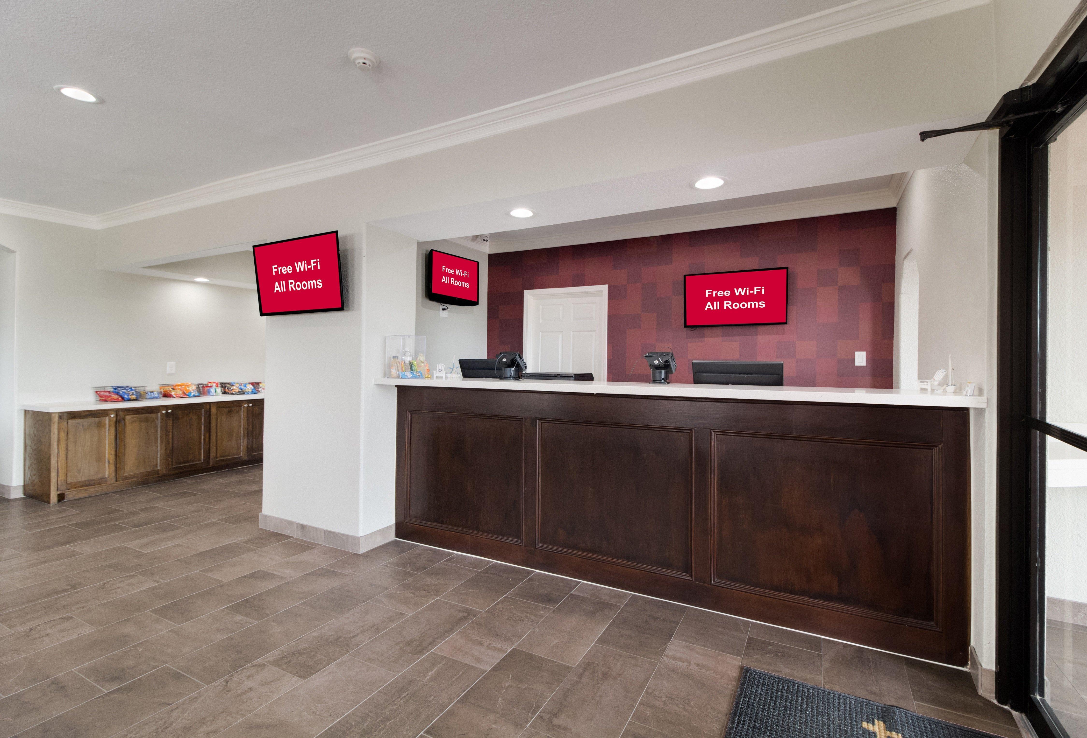 Red Roof Inn Plus + Galveston - Beachfront Exteriör bild