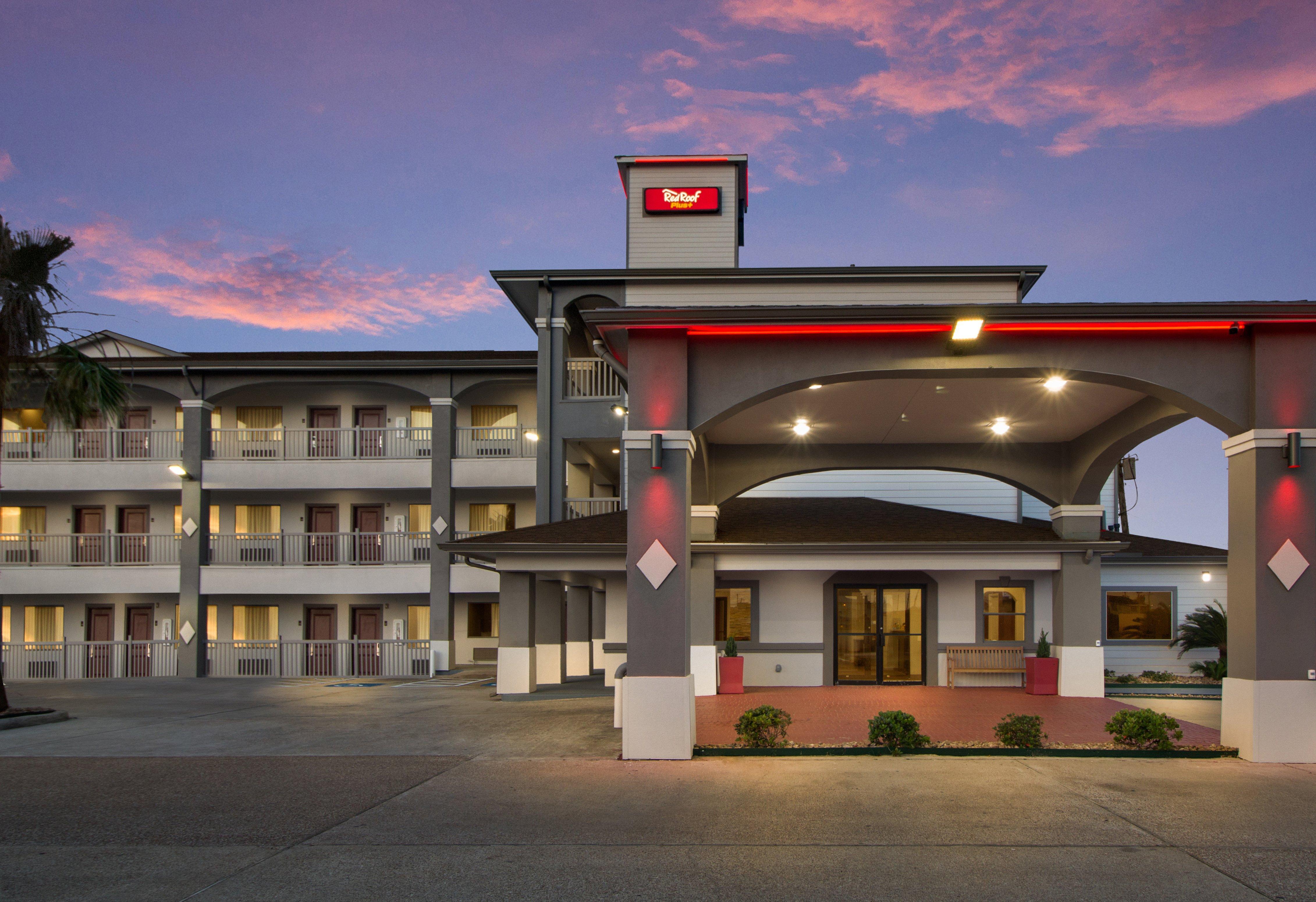 Red Roof Inn Plus + Galveston - Beachfront Exteriör bild