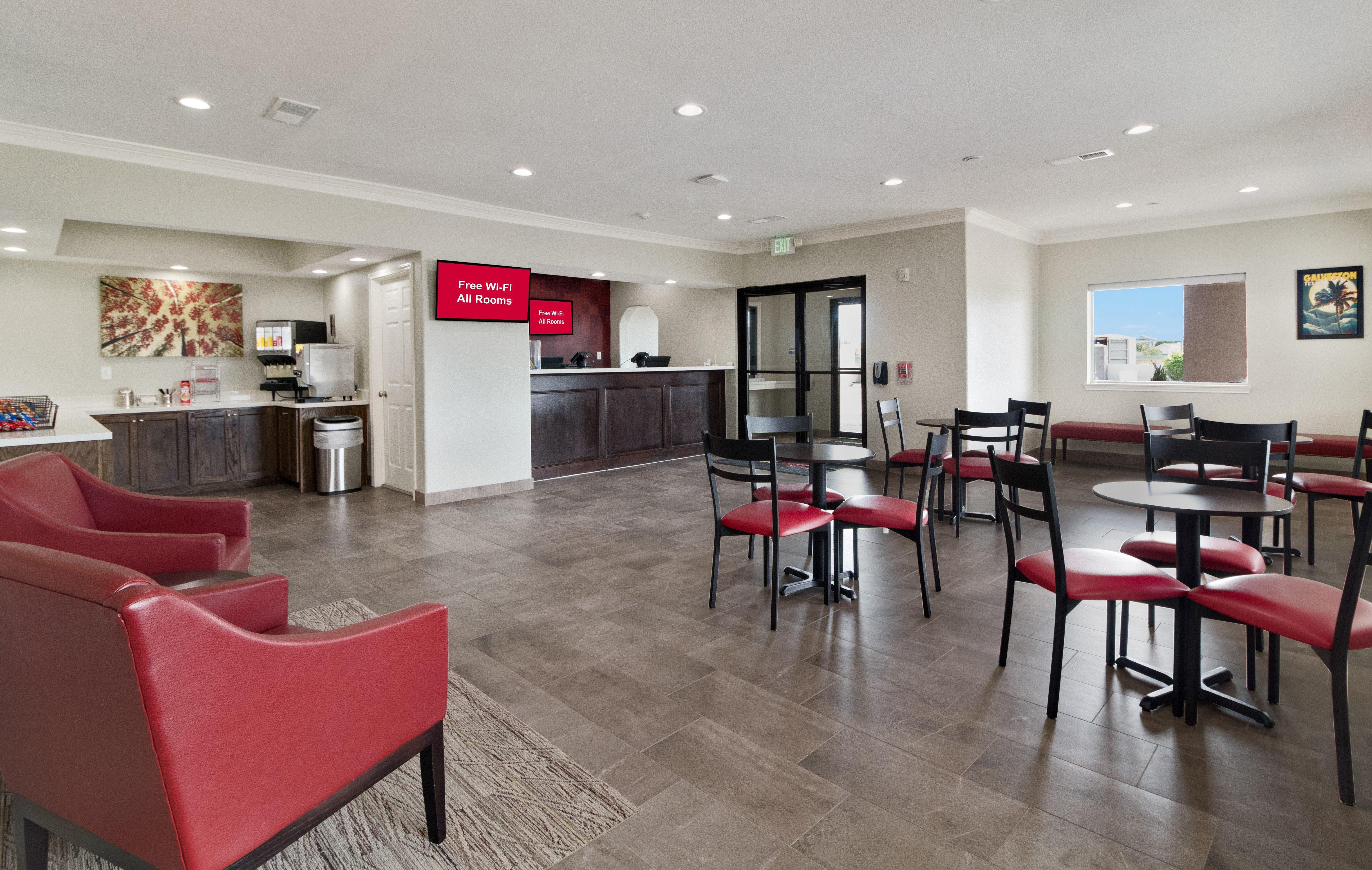 Red Roof Inn Plus + Galveston - Beachfront Exteriör bild